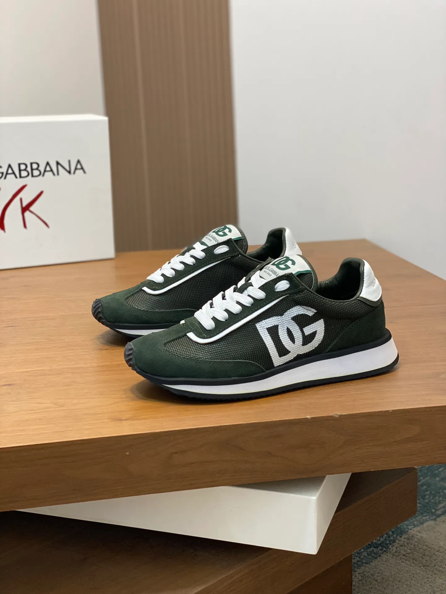 Men's Men's Shoes💰440【New Style】🐝🐝DG••New••Dolce&G*_dgDolce&G*_dgDolce & G*_dg 2024 Early Spring New Men's Lace-up Leather Casual Sports Shoes Made of imported suede cowhide spliced ​​with waterproof fabric, mixed and matched color design, a fashionable and energetic sports shoe that easily meets the needs of modern dressing and highlights the contemporary lifestyle style. The foot is fully lined with cowhide for greater comfort. The tongue and heel are decorated with logos. It is equipped with a rubber outsole. The heel and toe are wrapped to further protect our feet. It is a model worth buying! Size: 39-44 (customized at 38.45)